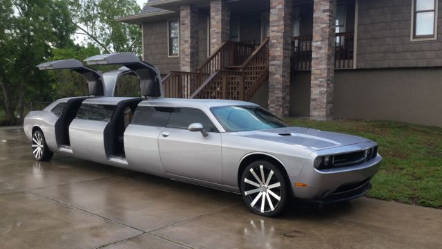 Hollywood Dodge Challenger Limo 